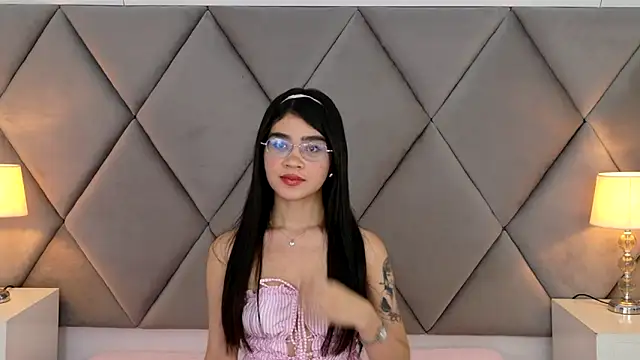 OliviaDiaz online show from May 19, 2026, 8:05 pm