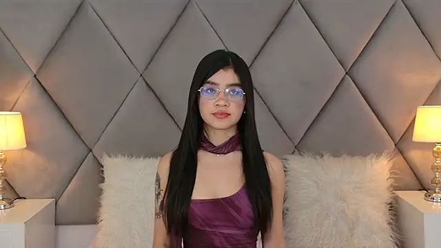 OliviaDiaz online show from May 18, 2026, 8:02 pm