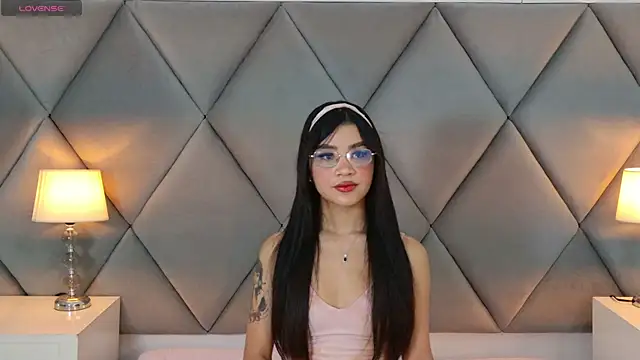 OliviaDiaz online show from July 4, 2026, 8:02 pm
