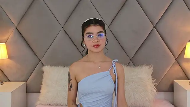 OliviaDiaz online show from May 15, 2026, 8:18 pm