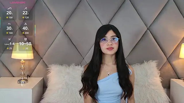 OliviaDiaz online show from June 30, 2026, 8:09 pm