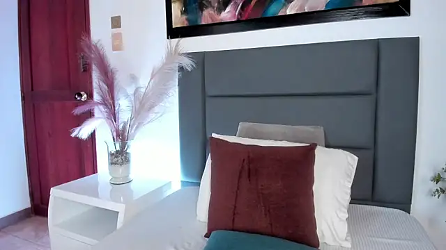 FreyaCameron online show from May 8, 2026, 12:53 pm