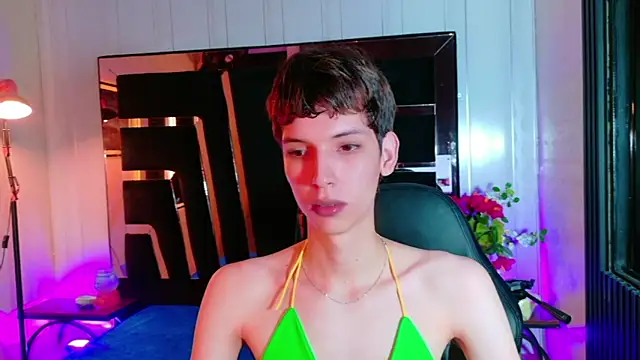 Stefany PiInk online show from May 11, 2026, 12:39 pm