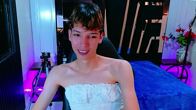 Stefany PiInk online show from April 8, 2026, 12:17 pm