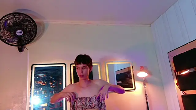 Stefany PiInk online show from May 11, 2026, 4:04 pm