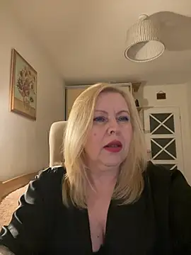 JanieLight53 online show from April 16, 2026, 9:39 pm