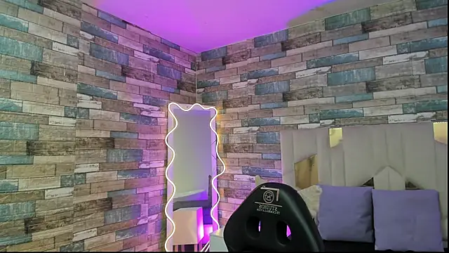 JUSTIN TAY1 online show from April 17, 2026, 11:46 am