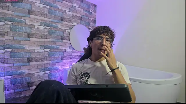 JUSTIN TAY1 online show from April 1, 2026, 11:33 am