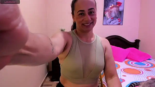 sara florez12 online show from May 25, 2026, 11:31 am