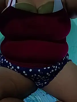 latina bigtitss online show from March 15, 2026, 3:24 am