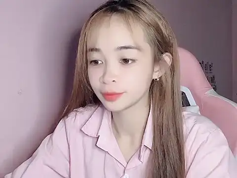 Odile068 online show from April 3, 2026, 4:46 pm