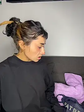 baby akuma online show from March 25, 2026, 3:17 am