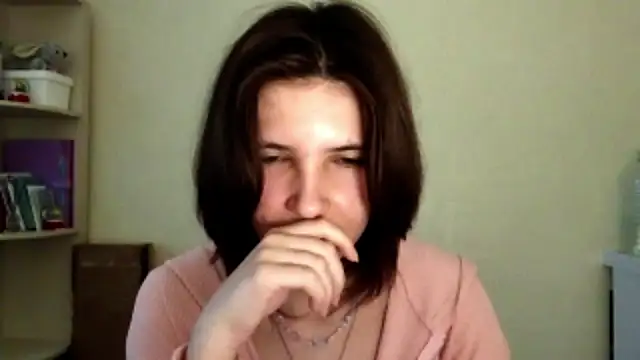 FluffyKisses online show from April 1, 2026, 10:27 am