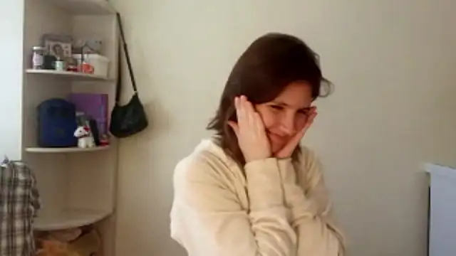 FluffyKisses online show from March 13, 2026, 8:19 am