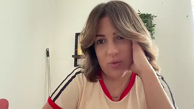 annabellewarick online show from March 26, 2026, 11:52 am