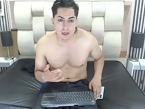 Alex Wolft online show from June 17, 2026, 12:26 pm