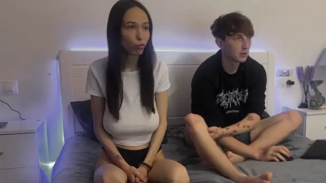 NeonJack13 online show from April 17, 2026, 6:22 pm