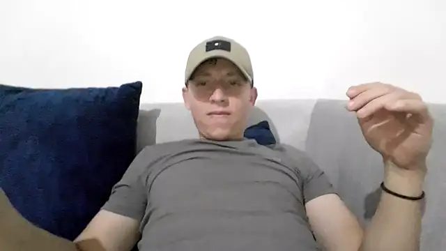 paulcevallos05 online show from May 27, 2026, 4:31 am