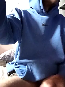 SeuDono  online show from April 15, 2026, 1:44 am