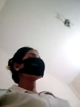 Divya3107 online show from April 16, 2026, 4:19 pm