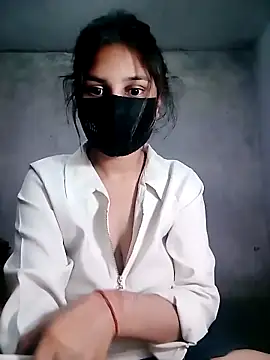 Divya3107 online show from April 6, 2026, 7:09 am