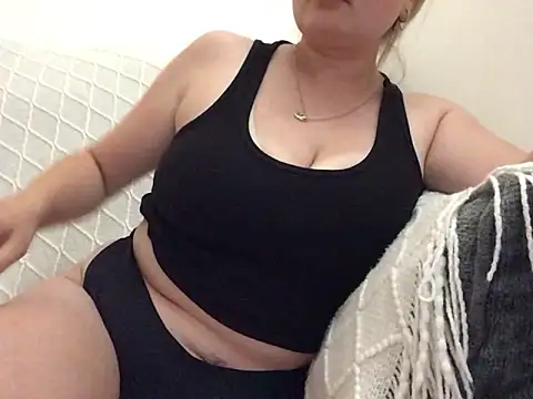 beckybooxxx online show from June 5, 2026, 7:41 pm