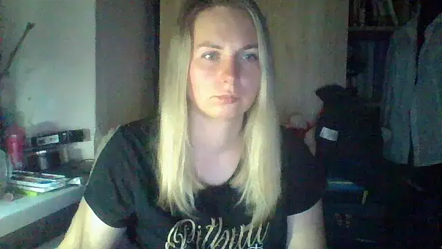 Mollie365 online show from April 15, 2026, 9:26 pm