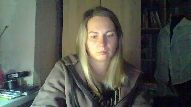 Mollie365 online show from April 12, 2026, 6:33 pm