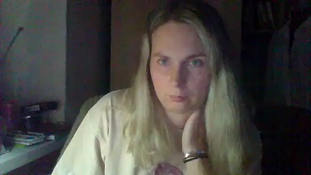 Mollie365 online show from April 14, 2026, 9:20 pm