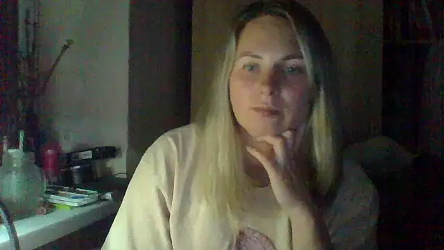 Mollie365 online show from April 17, 2026, 10:01 pm