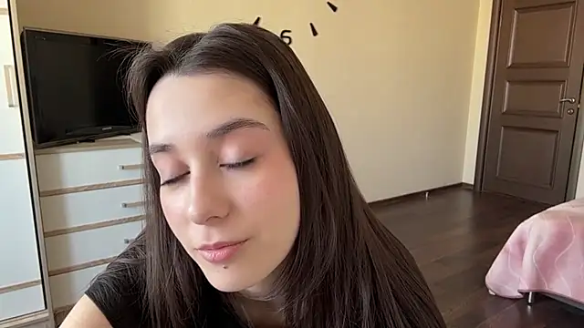 AdeleVelvet online show from March 15, 2026, 10:55 am