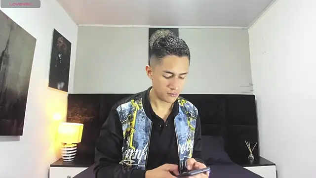Snapshot of _Alan_Walker_1 chatting on April 21, 2026, 2:01 pm Alan Walker 1 online show from April 21, 2026, 2:01 pm