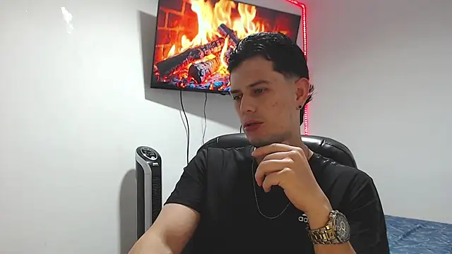 JUAN CAMILOXXX online show from April 14, 2026, 4:17 am