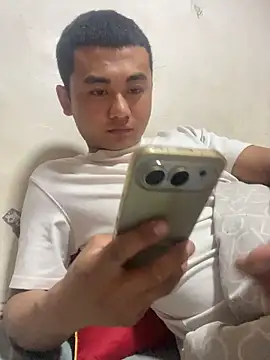 xiaocui06 online show from April 4, 2026, 12:23 pm