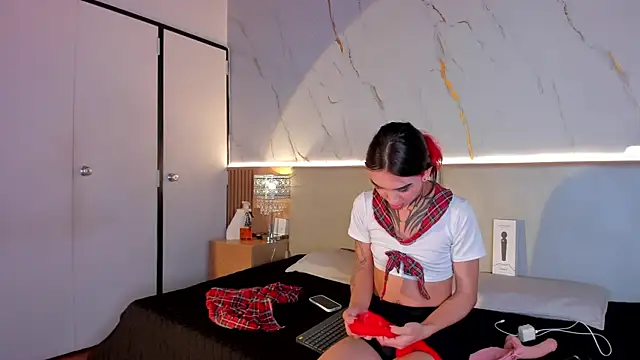 samanttha brooks online show from April 18, 2026, 3:42 am