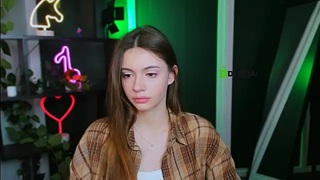 mia bamby1 online show from April 18, 2026, 7:22 am