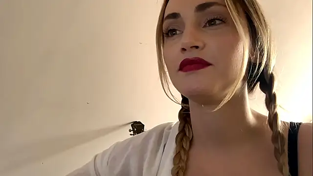 ScarlettSensitive online show from April 3, 2026, 2:23 pm