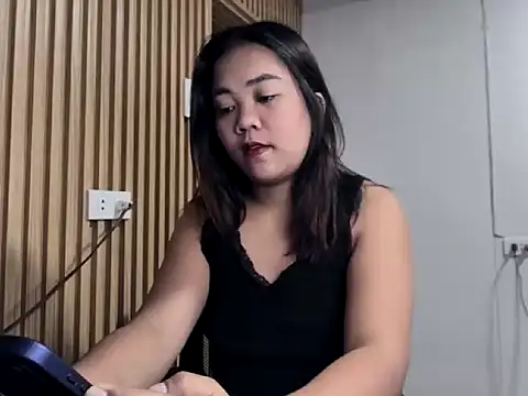  georgiax  online show from April 11, 2026, 8:56 pm