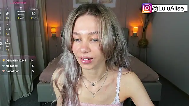 LuluAlis online show from April 13, 2026, 1:37 pm