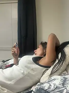 Miss juicy babes69 online show from April 7, 2026, 11:39 pm