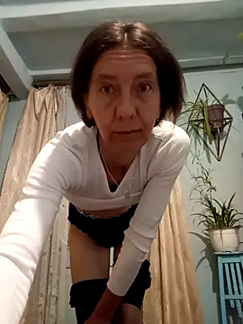 Tania9876 online show from June 1, 2026, 7:13 pm