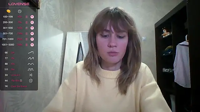 ElenoreHolguin online show from April 19, 2026, 6:10 pm