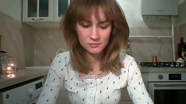 ElenoreHolguin online show from May 1, 2026, 6:13 pm
