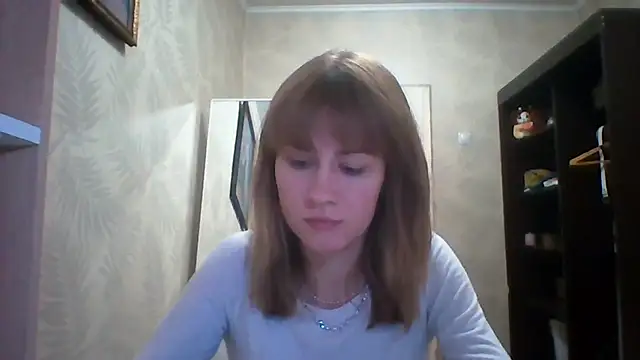 ElenoreHolguin online show from May 3, 2026, 6:44 pm