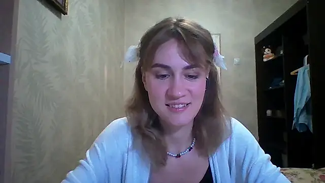 ElenoreHolguin online show from March 31, 2026, 5:37 pm