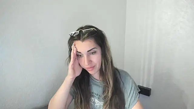 summmmersky1 online show from April 14, 2026, 5:29 pm