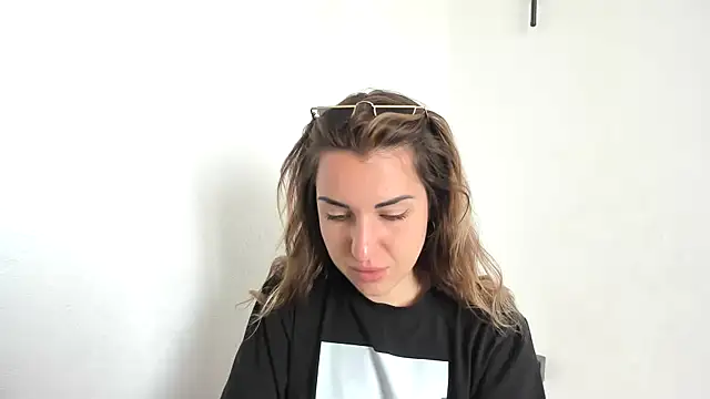 summmmersky1 online show from April 16, 2026, 7:53 am