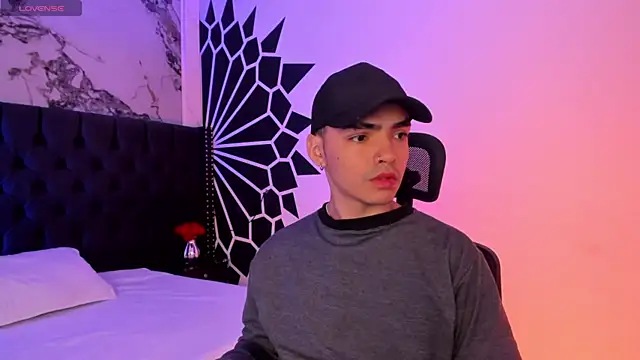 NicoKinggs  online show from April 29, 2026, 12:31 pm