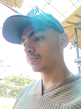 NicoKinggs  online show from April 18, 2026, 3:47 pm