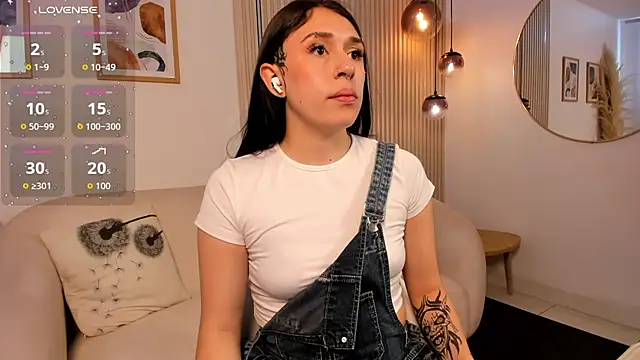 Snapshot of Zoey_monroe chatting on April 22, 2026, 1:40 pm Zoey monroe online show from April 22, 2026, 1:40 pm